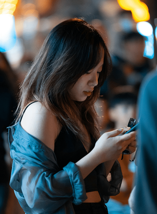 girl-with-long-hair-standing-with-phone-700x512
